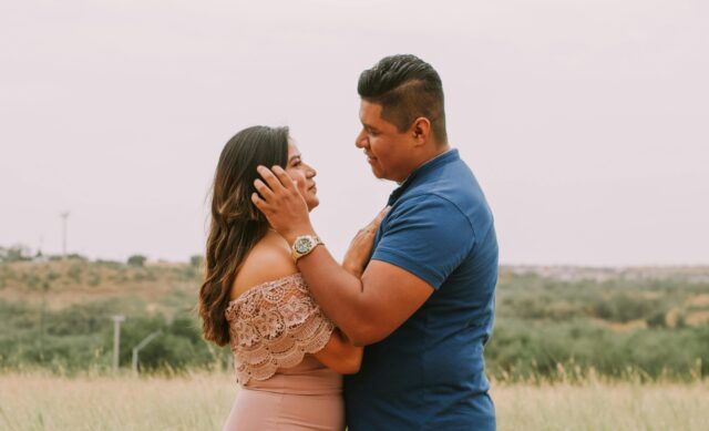happy -couple-in-field